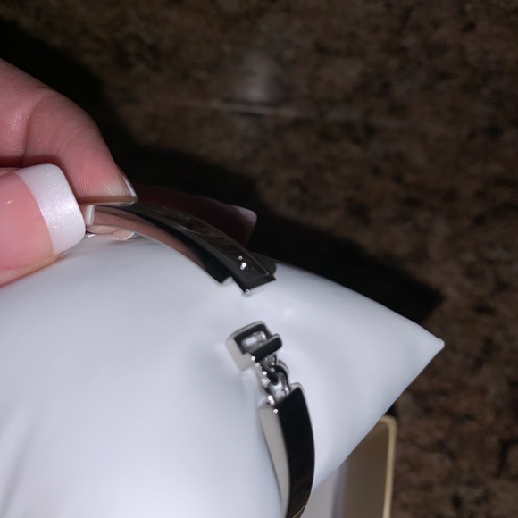 Michael kors silver branded bracelet NWB - Picture 4 of 4